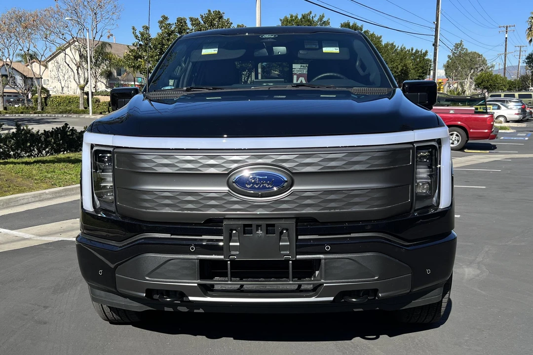 2022 Ford F-150 Lightning 14th Gen - Image 2 of 31