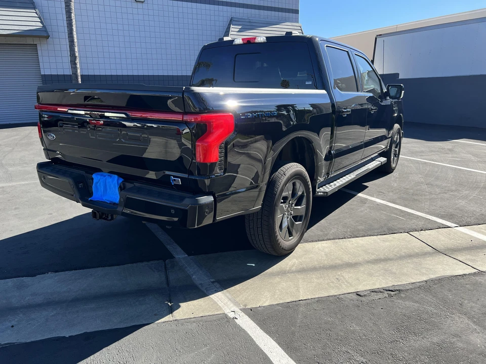 2022 Ford F-150 Lightning 14th Gen - Image 15 of 31