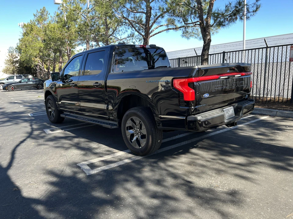 2022 Ford F-150 Lightning 14th Gen - Image 11 of 31