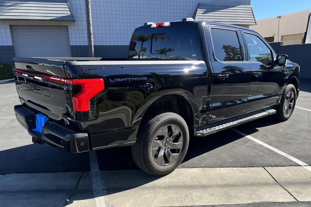 2022 Ford F-150 Lightning 14th Gen - Image 4 of 31