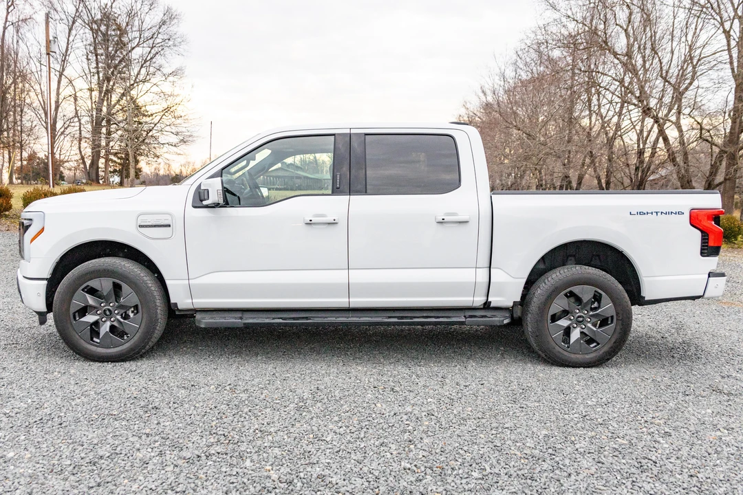 2022 Ford F-150 Lightning 14th Gen - Image 3 of 31
