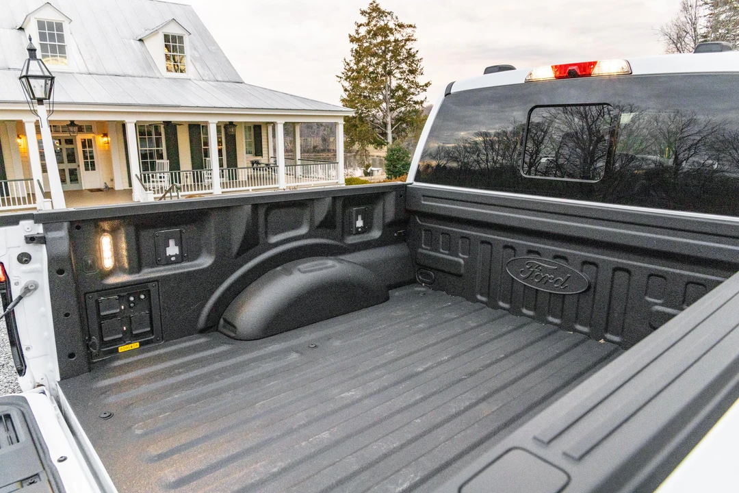 2022 Ford F-150 Lightning 14th Gen - Image 28 of 31