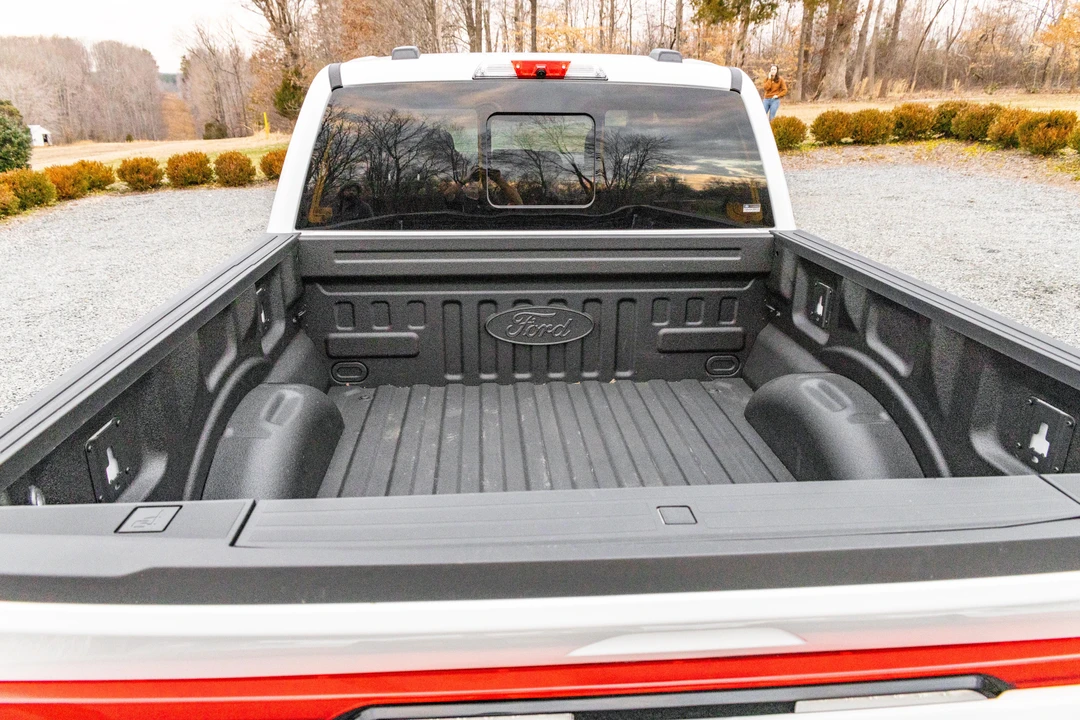 2022 Ford F-150 Lightning 14th Gen - Image 26 of 31