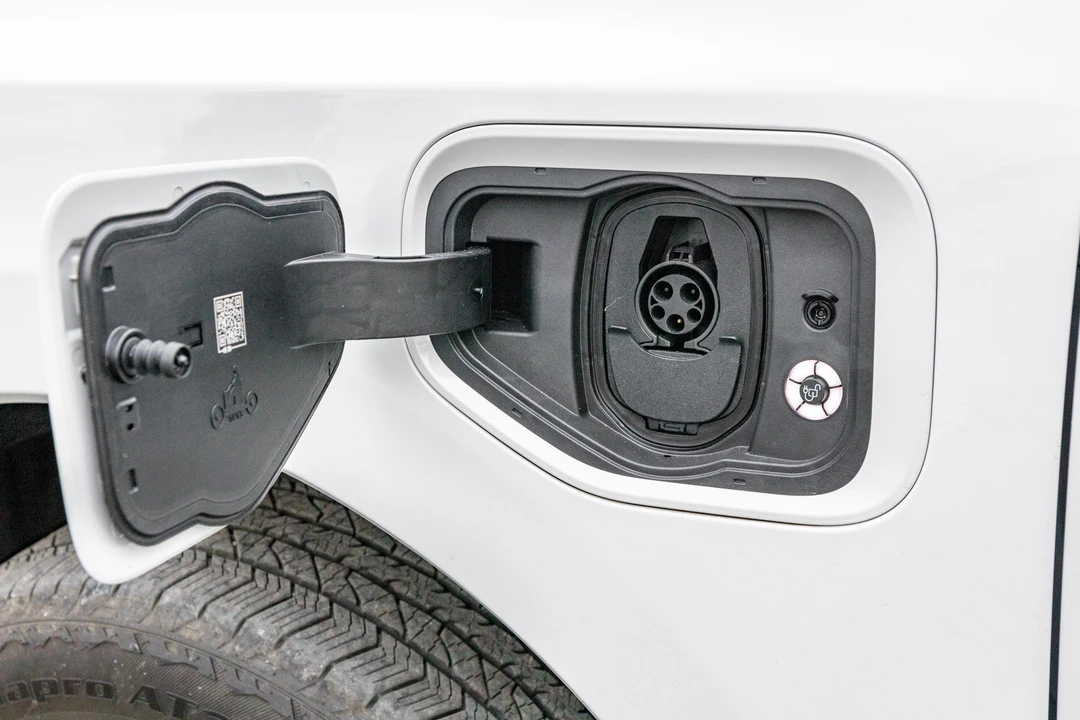 2022 Ford F-150 Lightning 14th Gen - Image 20 of 31