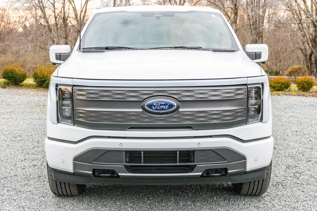 2022 Ford F-150 Lightning 14th Gen - Image 2 of 31