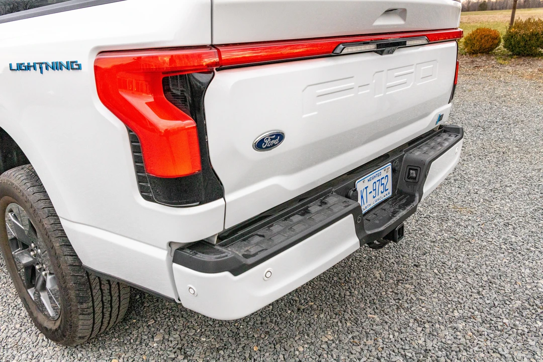 2022 Ford F-150 Lightning 14th Gen - Image 23 of 31