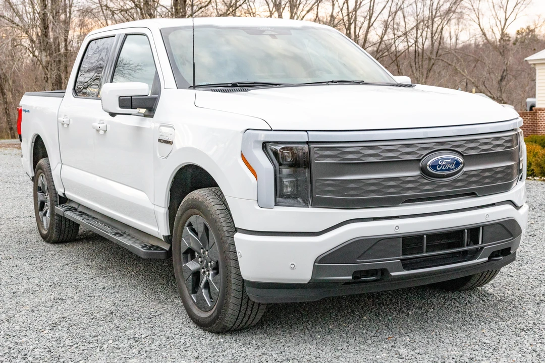 2022 Ford F-150 Lightning 14th Gen - Image 14 of 31