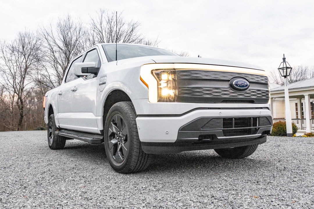 2022 Ford F-150 Lightning 14th Gen - Image 15 of 31