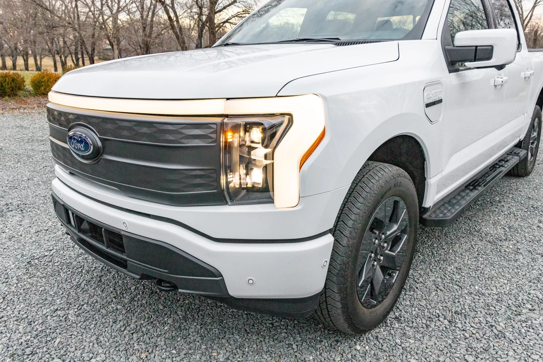 2022 Ford F-150 Lightning 14th Gen - Image 17 of 31
