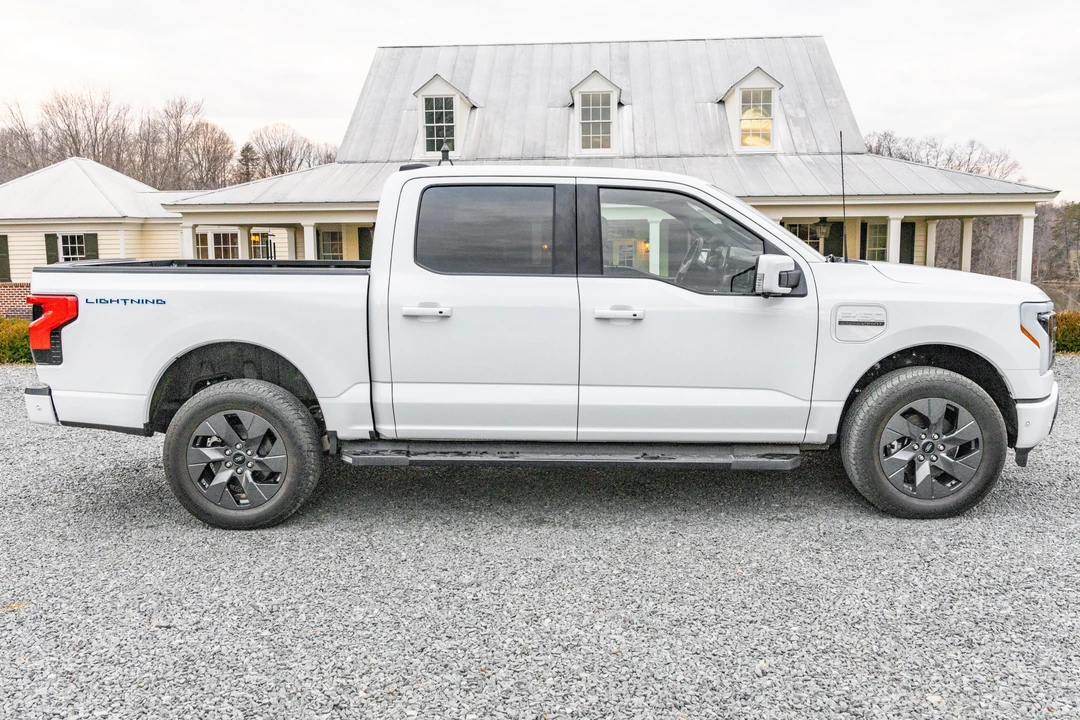 2022 Ford F-150 Lightning 14th Gen - Image 12 of 31