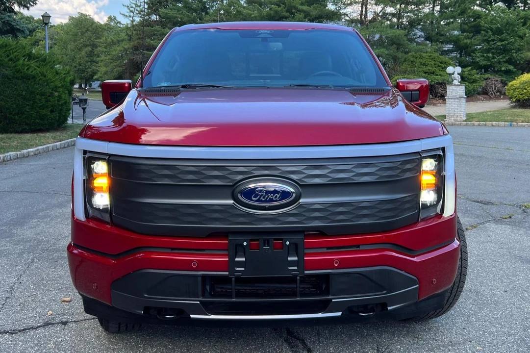 2022 Ford F-150 Lightning 14th Gen - Image 2 of 12