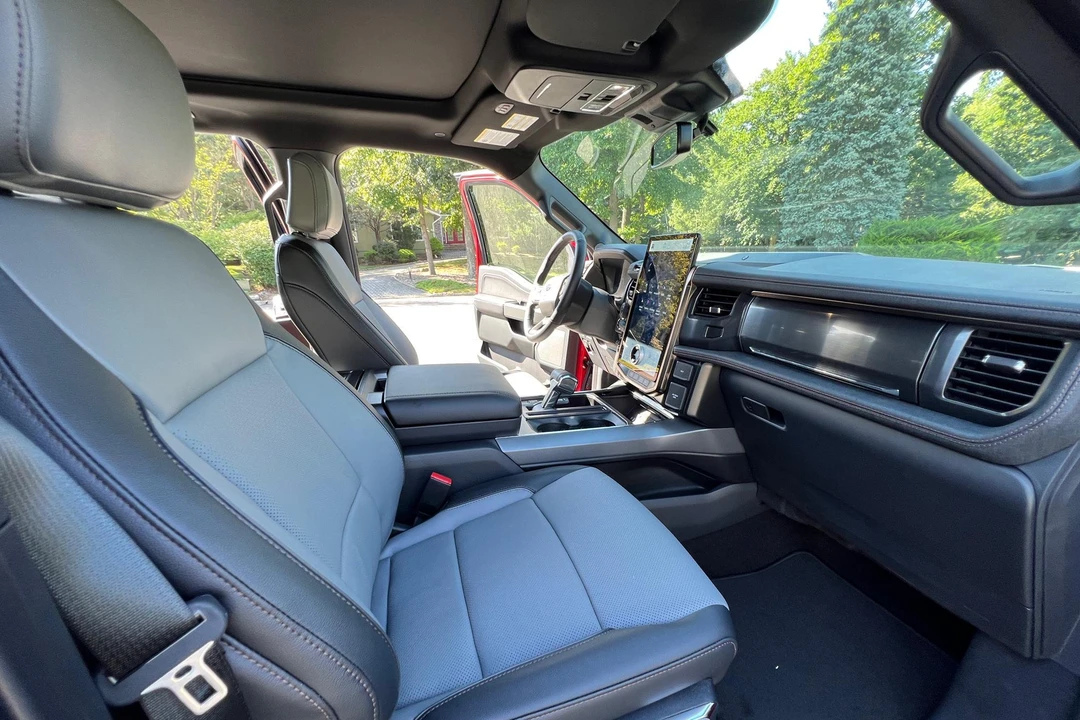 2022 Ford F-150 Lightning 14th Gen - Image 10 of 12