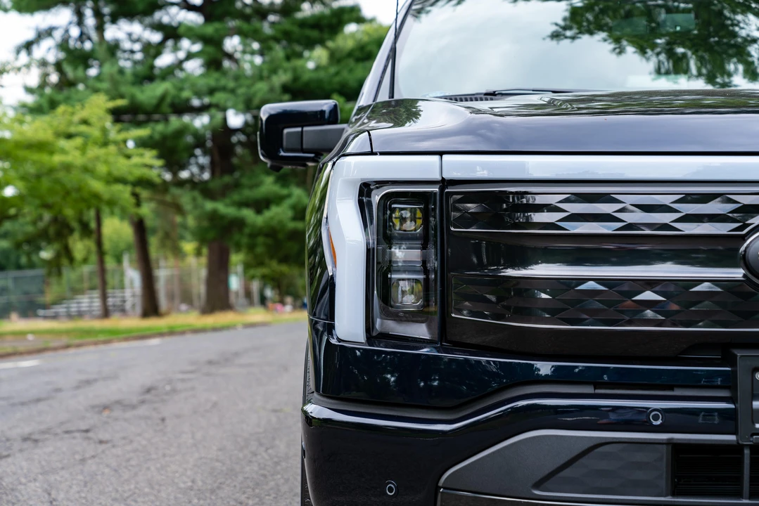 2022 Ford F-150 Lightning 14th Gen - Image 12 of 31