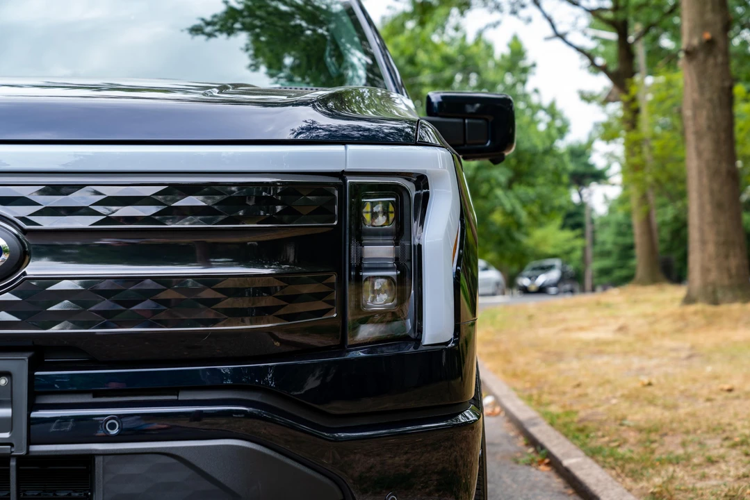 2022 Ford F-150 Lightning 14th Gen - Image 15 of 31