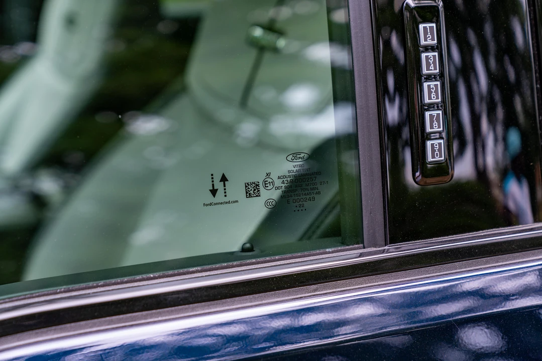 2022 Ford F-150 Lightning 14th Gen - Image 25 of 31
