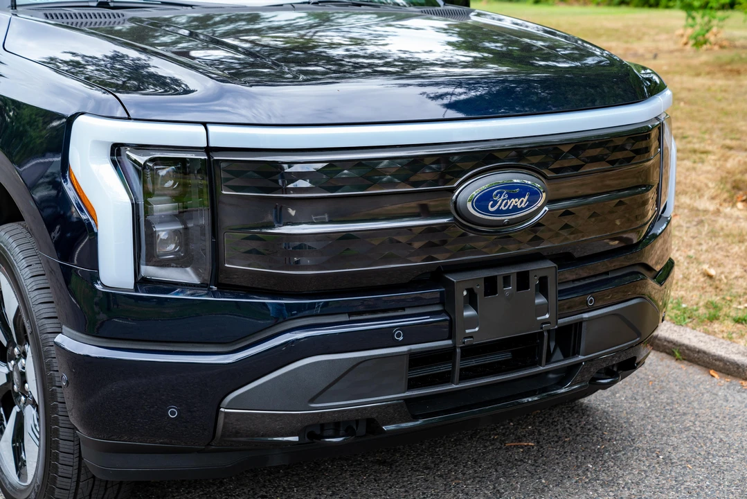 2022 Ford F-150 Lightning 14th Gen - Image 11 of 31