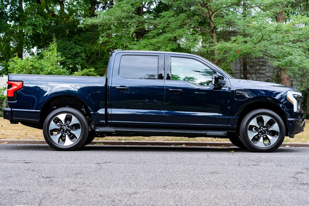 2022 Ford F-150 Lightning 14th Gen - Image 3 of 31