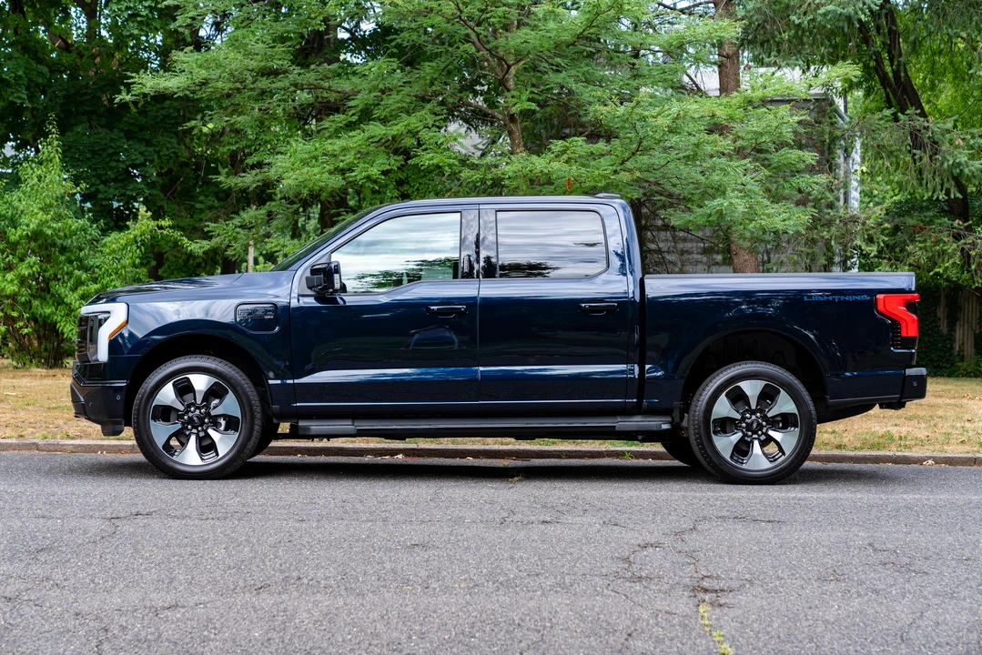 2022 Ford F-150 Lightning 14th Gen - Image 7 of 31