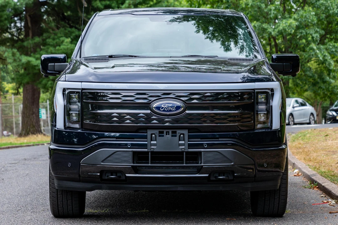 2022 Ford F-150 Lightning 14th Gen - Image 2 of 31