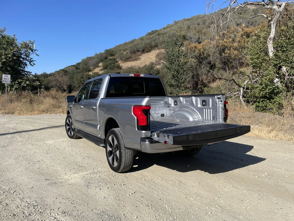 2022 Ford F-150 Lightning 14th Gen - Image 11 of 31