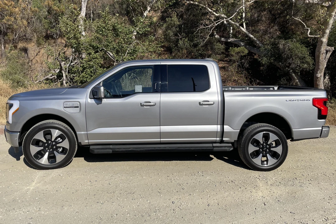 2022 Ford F-150 Lightning 14th Gen - Image 3 of 31