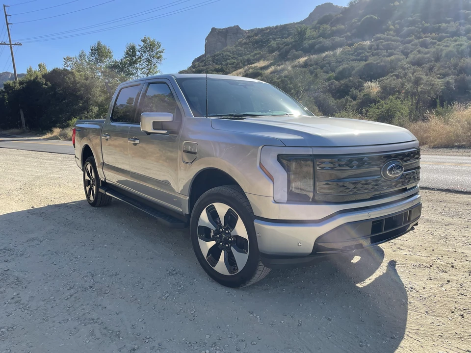 2022 Ford F-150 Lightning 14th Gen - Image 9 of 31