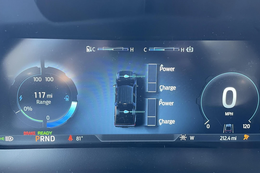 2022 Ford F-150 Lightning 14th Gen - Image 29 of 31