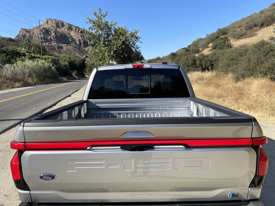 2022 Ford F-150 Lightning 14th Gen - Image 10 of 31