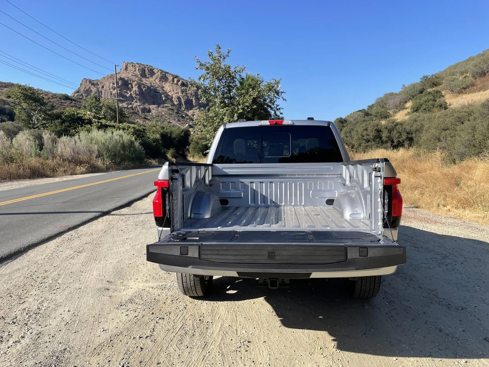 2022 Ford F-150 Lightning 14th Gen - Image 12 of 31