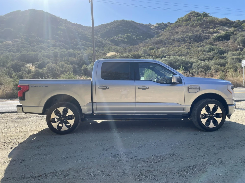 2022 Ford F-150 Lightning 14th Gen - Image 8 of 31
