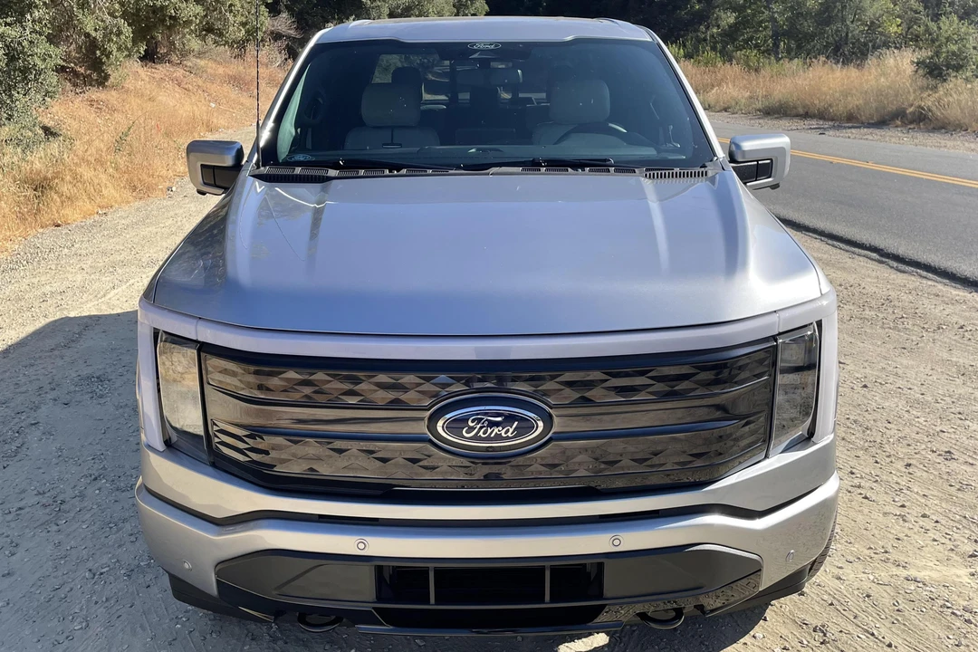 2022 Ford F-150 Lightning 14th Gen - Image 2 of 31