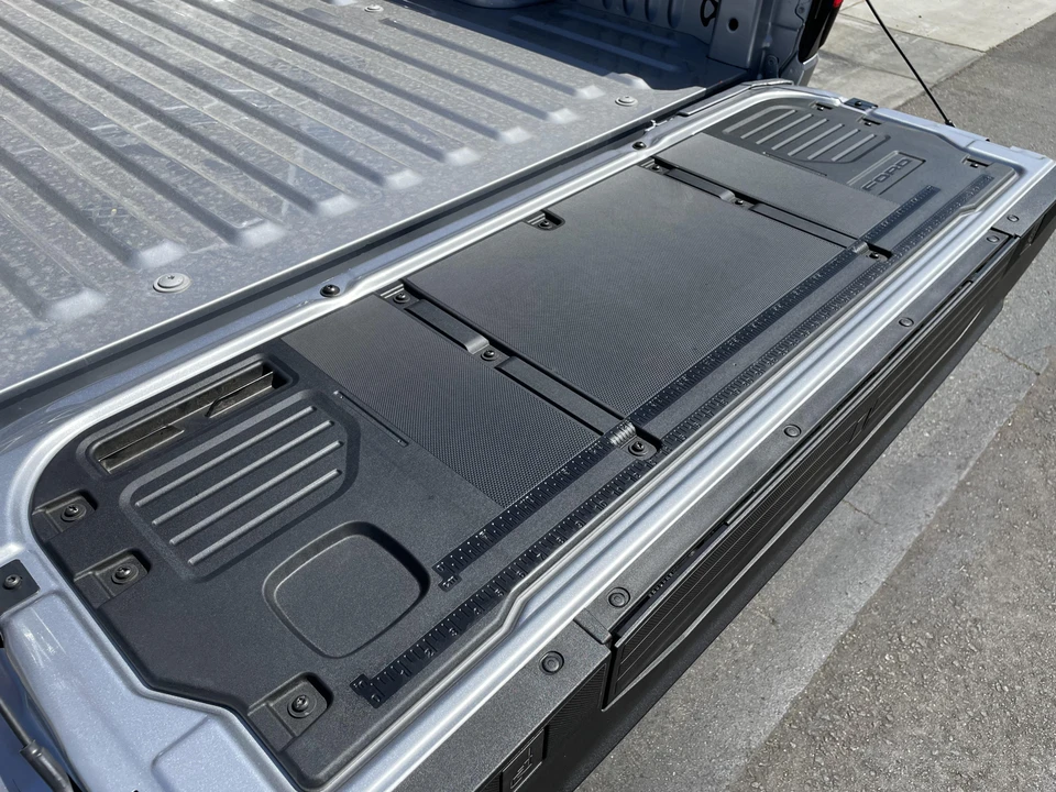 2022 Ford F-150 Lightning 14th Gen - Image 18 of 31