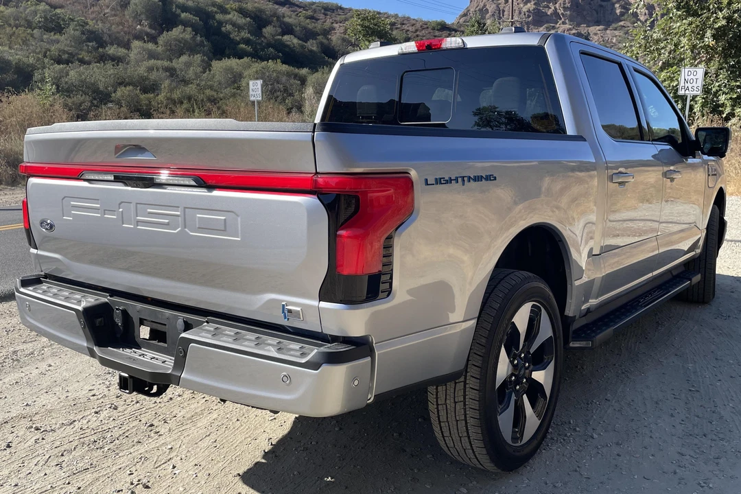 2022 Ford F-150 Lightning 14th Gen - Image 4 of 31