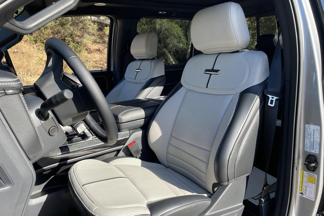 2022 Ford F-150 Lightning 14th Gen - Image 27 of 31