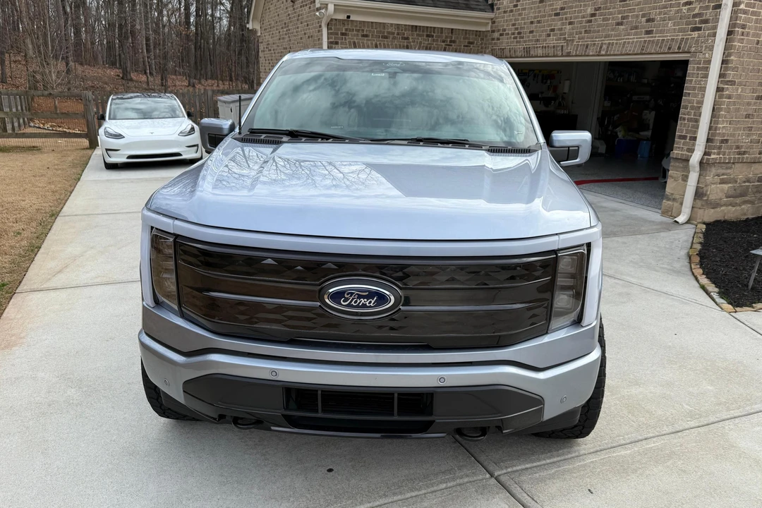 2022 Ford F-150 Lightning 14th Gen - Image 2 of 31