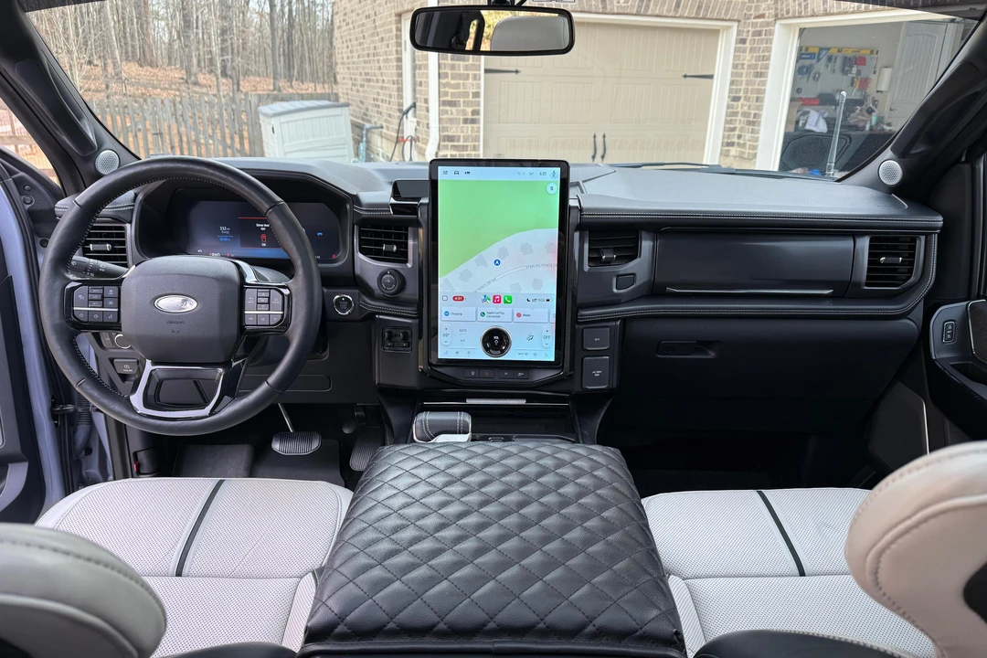 2022 Ford F-150 Lightning 14th Gen - Image 24 of 31