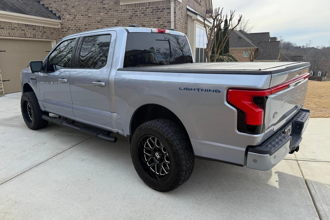 2022 Ford F-150 Lightning 14th Gen - Image 4 of 31