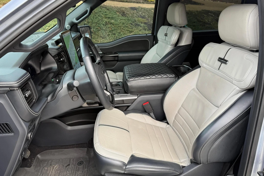 2022 Ford F-150 Lightning 14th Gen - Image 25 of 31