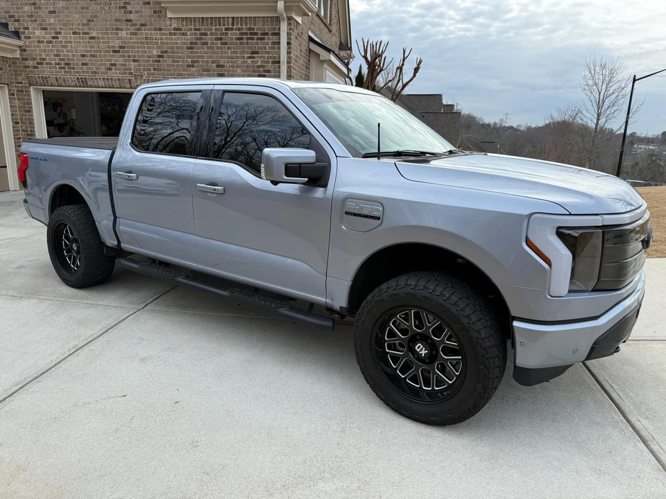 2022 Ford F-150 Lightning 14th Gen - Image 15 of 31