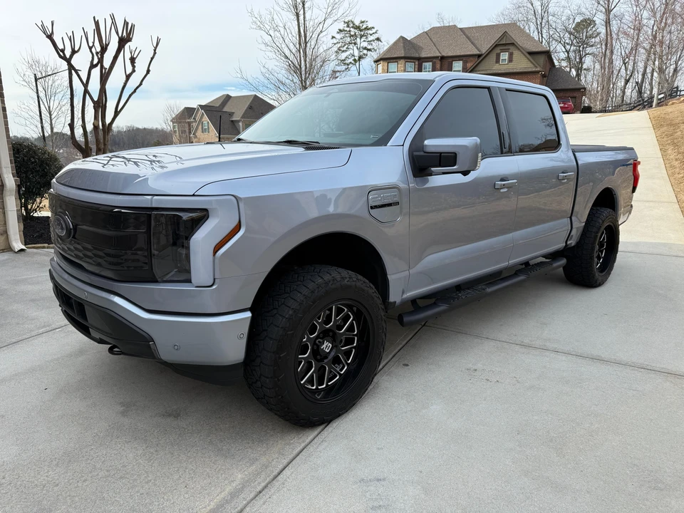 2022 Ford F-150 Lightning 14th Gen - Image 8 of 31