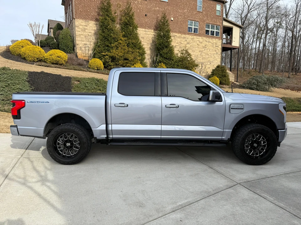 2022 Ford F-150 Lightning 14th Gen - Image 14 of 31