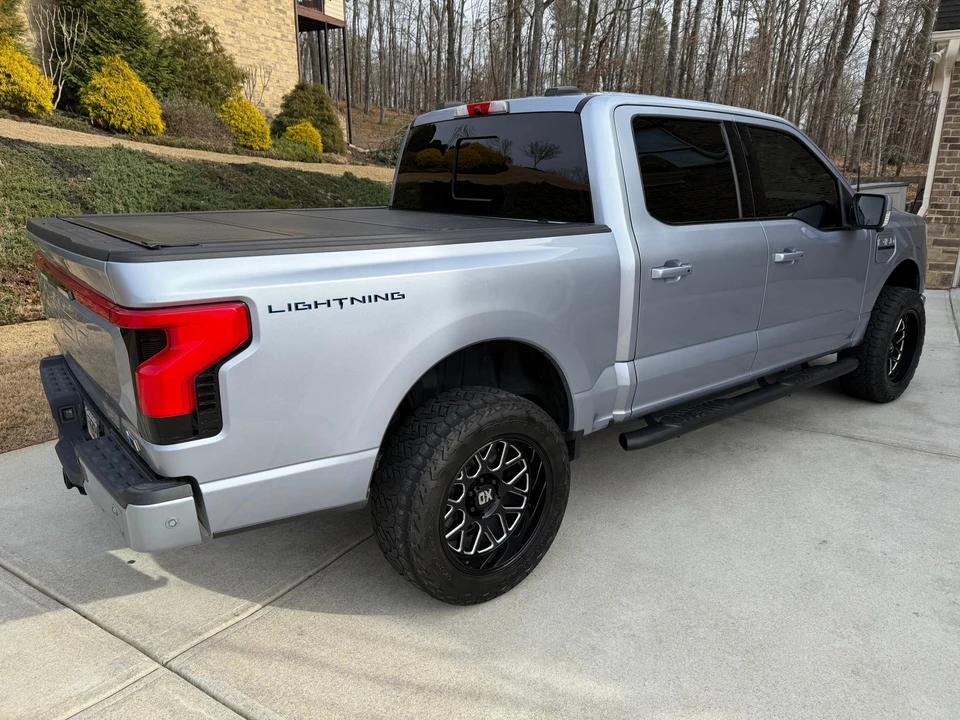 2022 Ford F-150 Lightning 14th Gen - Image 13 of 31