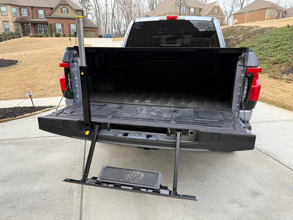 2022 Ford F-150 Lightning 14th Gen - Image 12 of 31