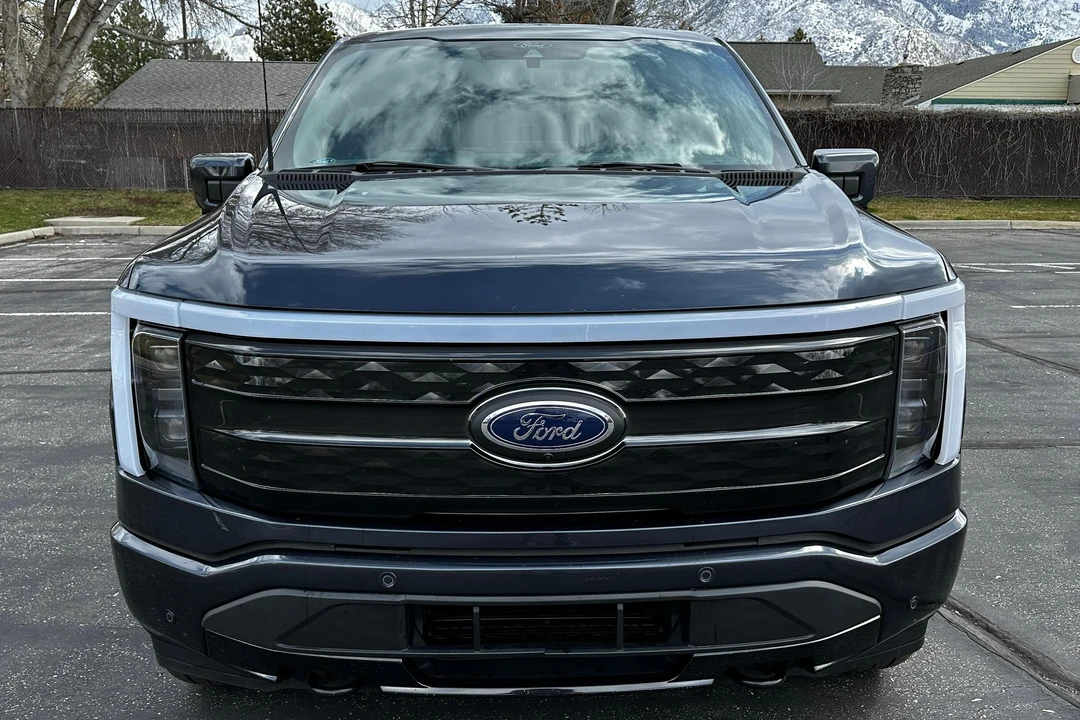 2022 Ford F-150 Lightning 14th Gen - Image 2 of 31