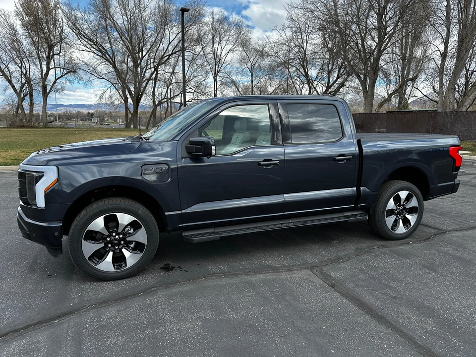 2022 Ford F-150 Lightning 14th Gen - Image 8 of 31
