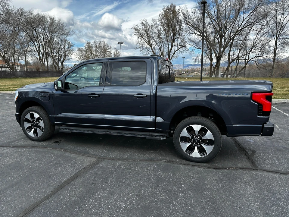 2022 Ford F-150 Lightning 14th Gen - Image 10 of 31
