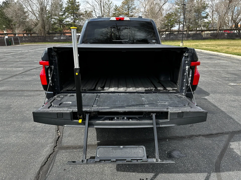 2022 Ford F-150 Lightning 14th Gen - Image 24 of 31