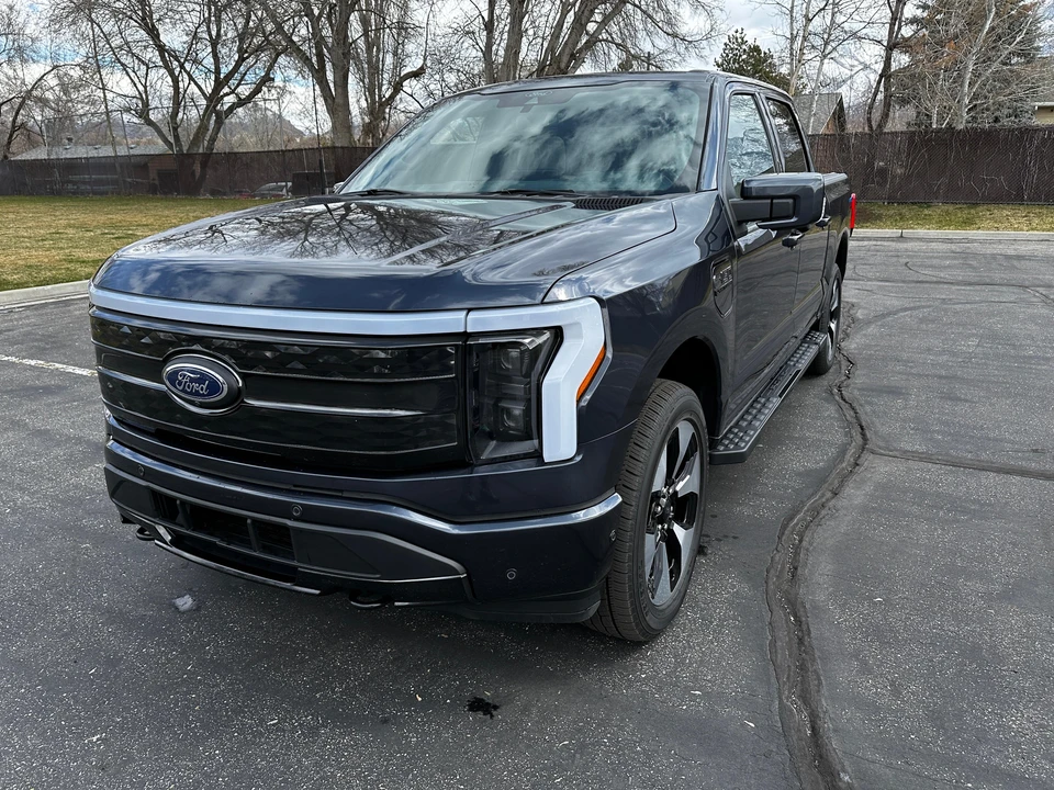 2022 Ford F-150 Lightning 14th Gen - Image 6 of 31