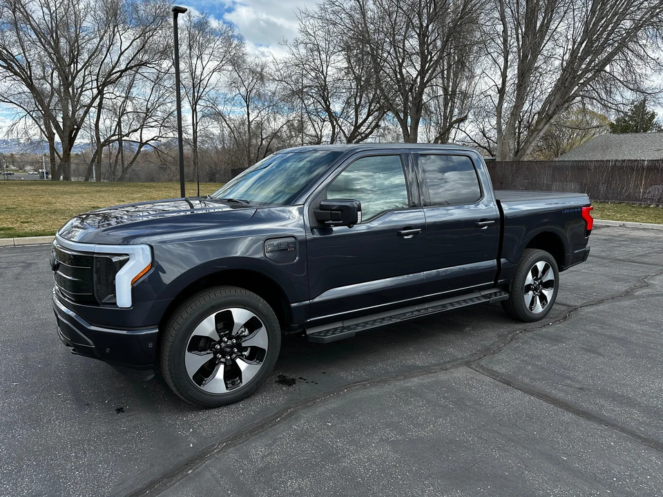 2022 Ford F-150 Lightning 14th Gen - Image 7 of 31