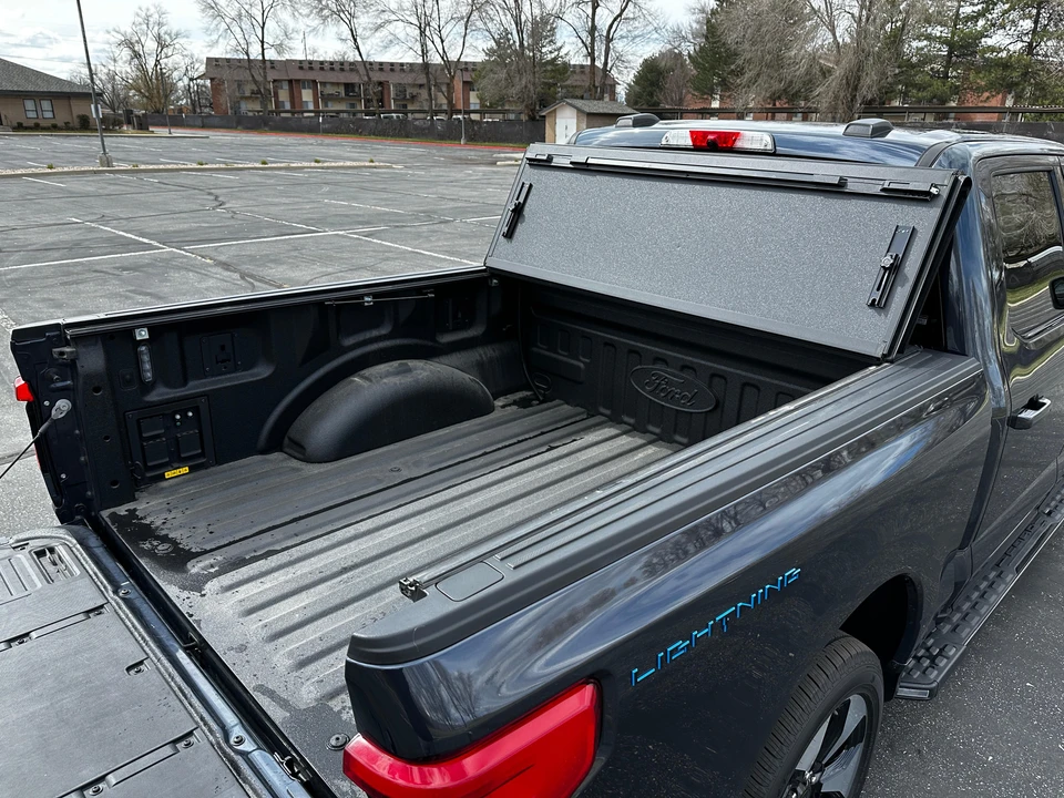 2022 Ford F-150 Lightning 14th Gen - Image 27 of 31